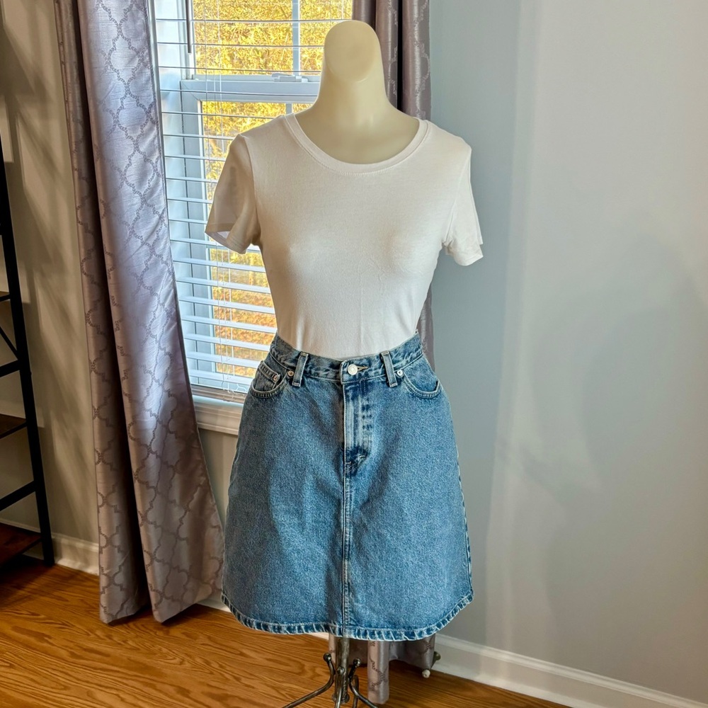 Vintage Tommy Hilfiger Y2K Denim Mini Skirt Size 8 Medium Wash High-Waisted